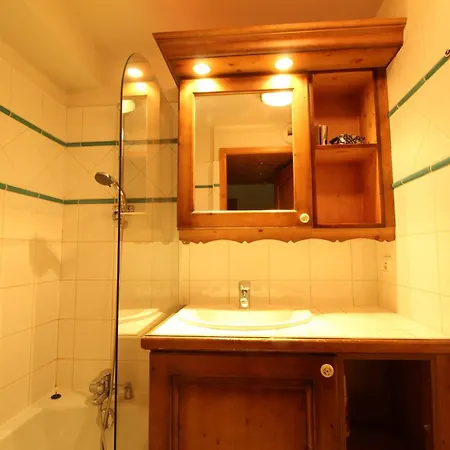 Duplex Chaleureux 4 Pièces Avec Wifi, Parking, Proche Spa&bus Pour - Fr-1-572-43 * Les Carroz d'Arâches